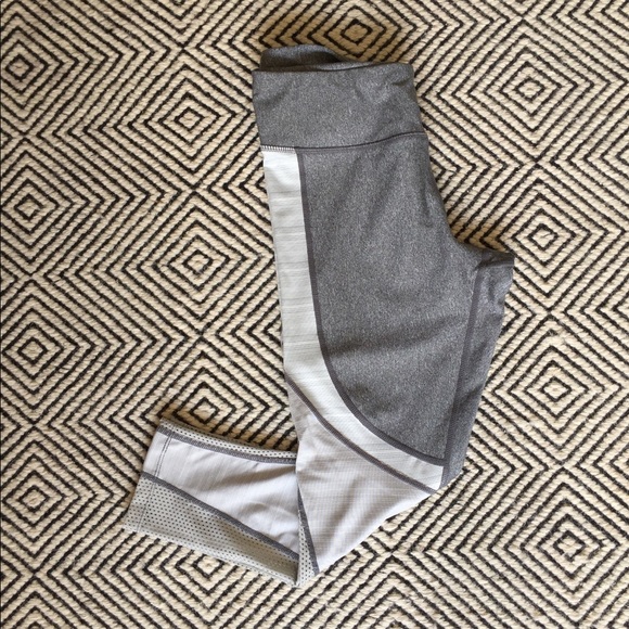 Stellar Grey & White Cropped Leggings Size S - Picture 2 of 6